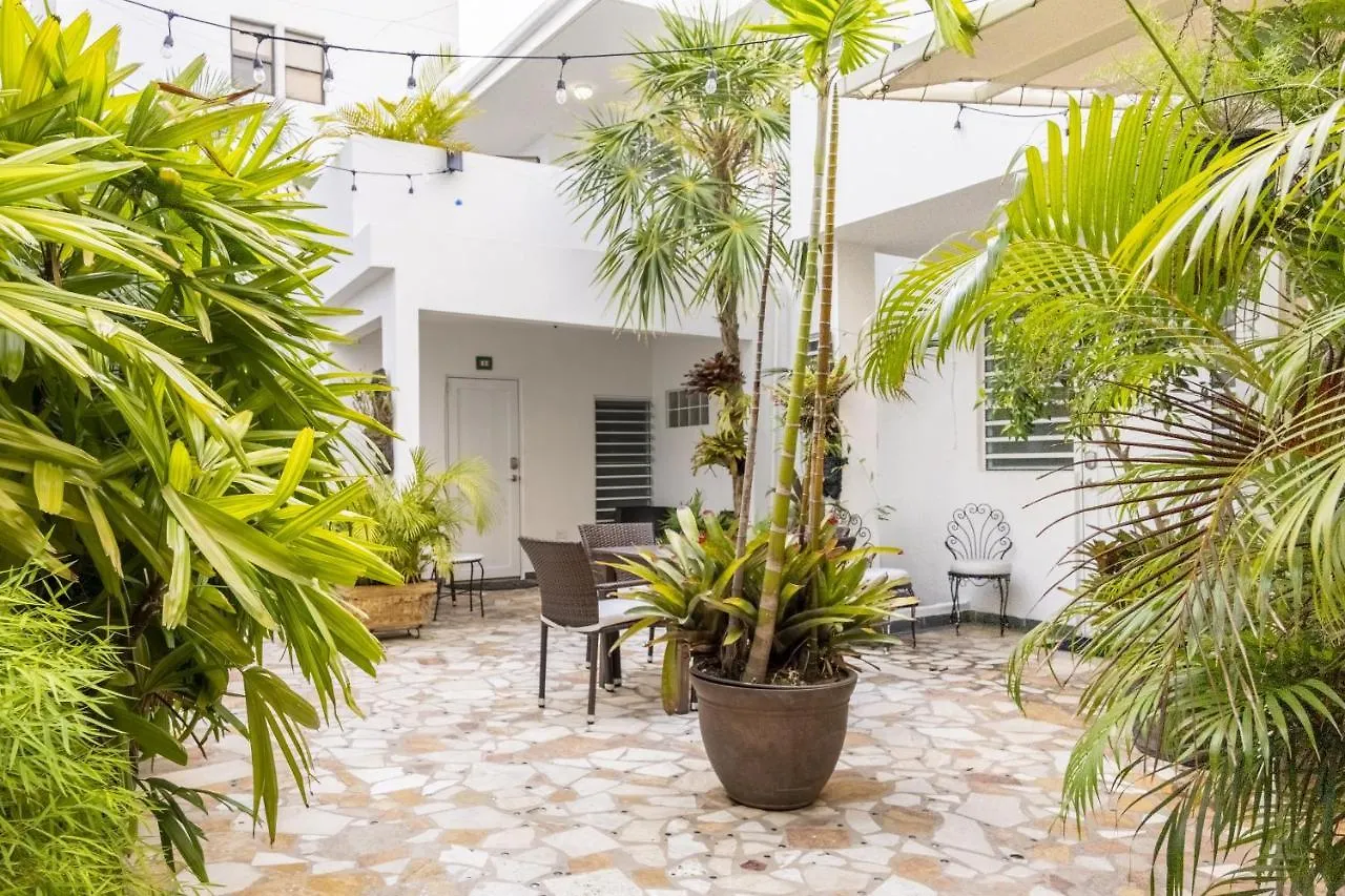 Prime Location At Condado Beach 3Br 2 Ba - Apt 1 San Juan 0*,  Porto Rico